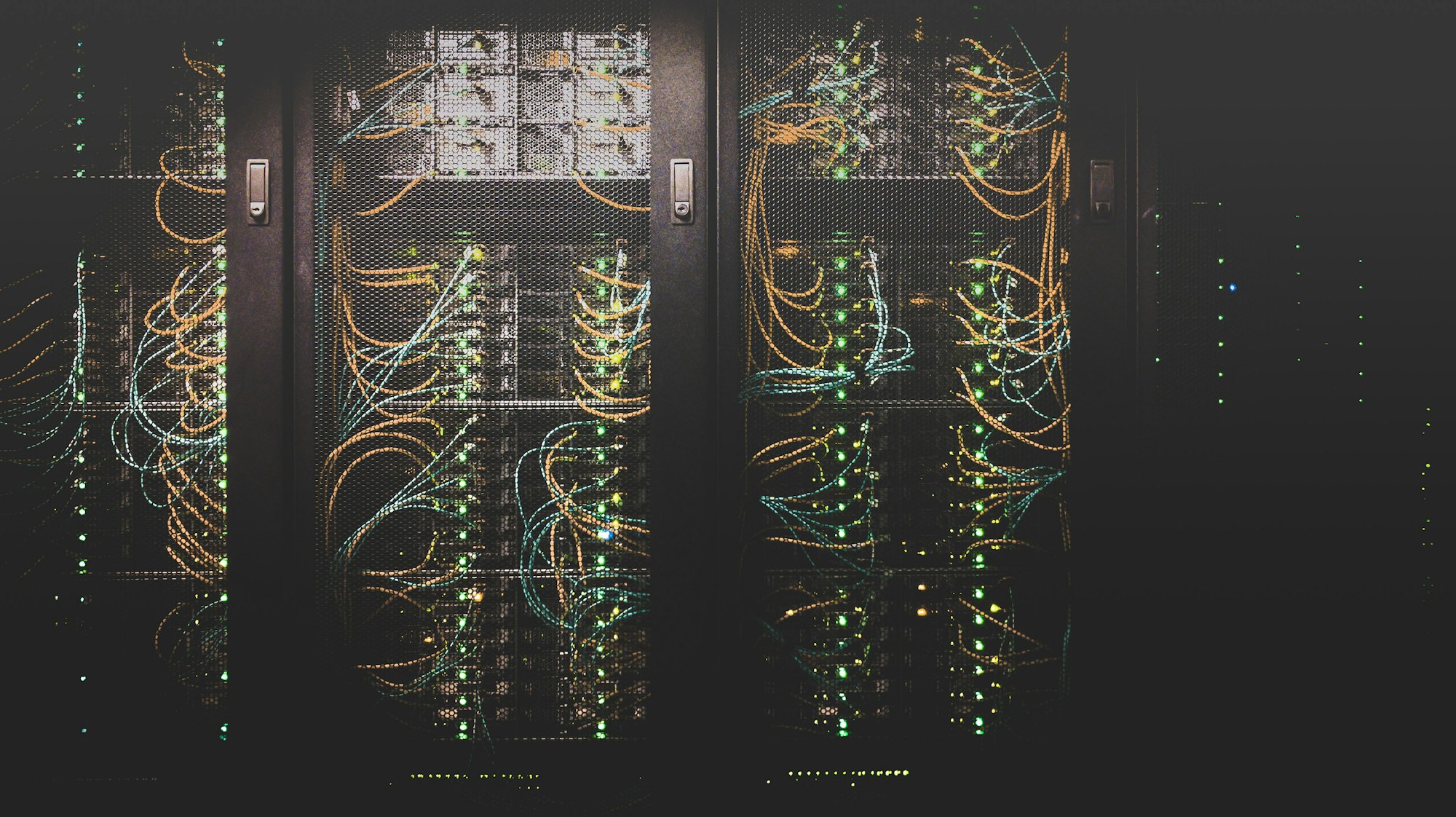 Server cabinets with active network lights in a data center